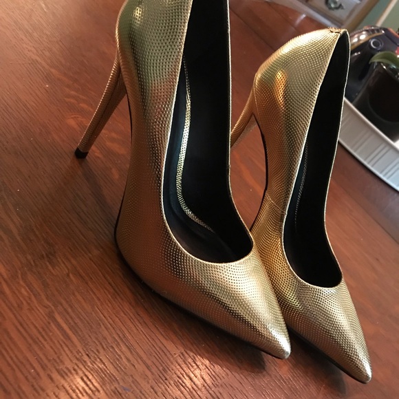 Shoes - Aldo Gold pumps
